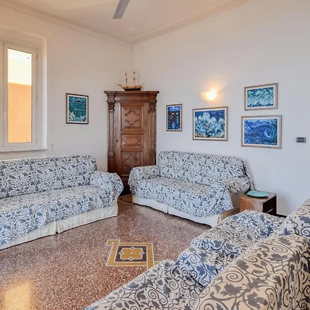 4 Bedroom Lovely In Apartment *