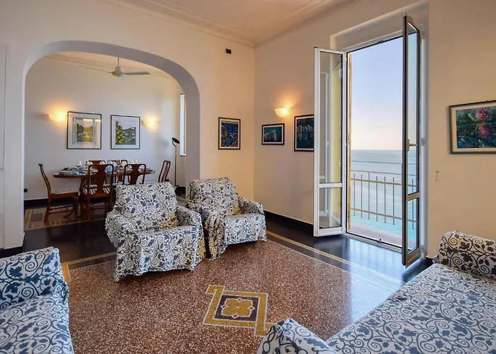 4 Bedroom Lovely In Camogli