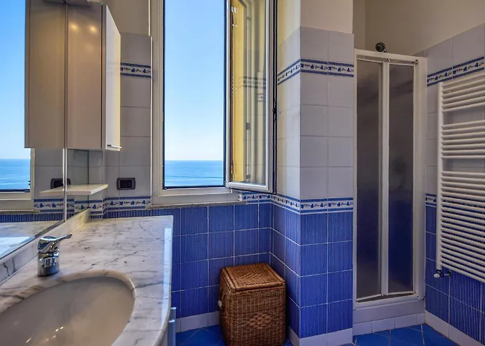 4 Bedroom Lovely In Camogli