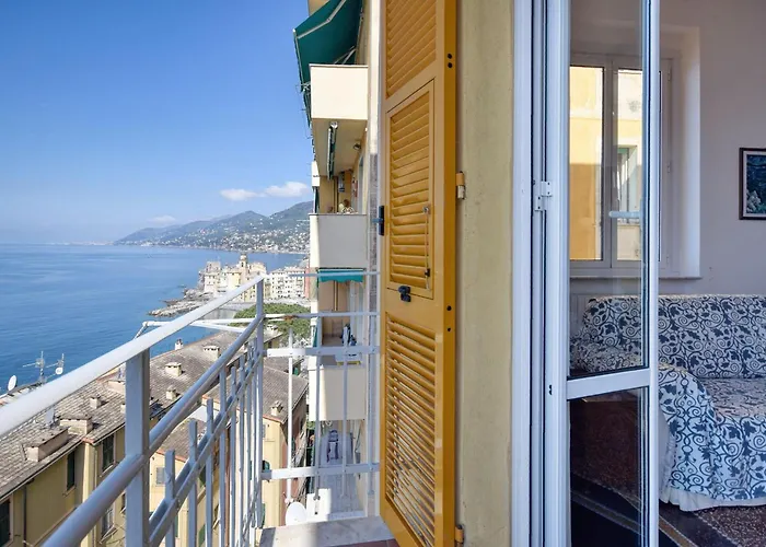 4 Bedroom Lovely In Apartamento Camogli