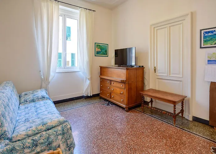 4 Bedroom Lovely In Apartamento Camogli